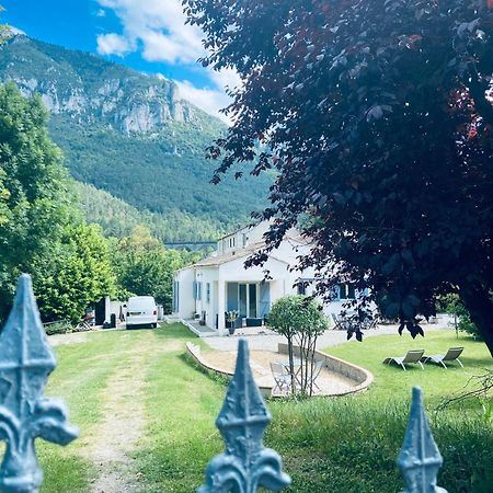 Private Riverside Villa With Breathtaking Views Axat Eksteriør bilde